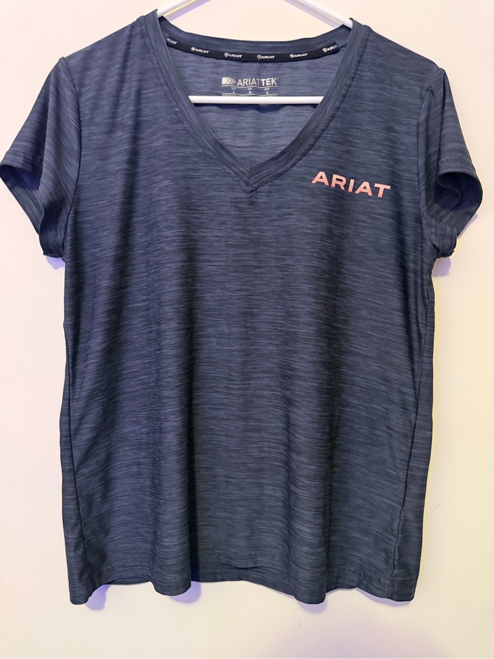 Ariat Women's/Unisex Heathered Navy V-Neck Performance Tee with Pink Logo